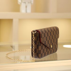 Alternative view of Pochette Felicie is an elegant, compact handbag featuring two detachable pockets—a stylish choice for carrying and organizing your daily essentials. More than just a wallet, it transforms into a charming clutch or small handbag when the gold chain is removed.- 1 flat inner pocket - Two detachable components: a zippered pocket with leather pull tab and a flat flap pouch with 8 credit card slots - Detachable shiny gold chain - Snap closure - Calfskin trim - Fabric lining - Shiny gold-tone hardware Dimensions: 21*11*2 cm